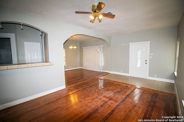 2nd image of 1407 N Sabinas St