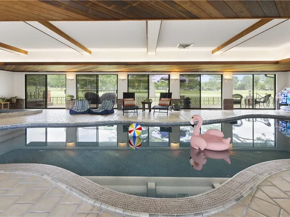 605 Fairway Cir, Springdale, AR 72764