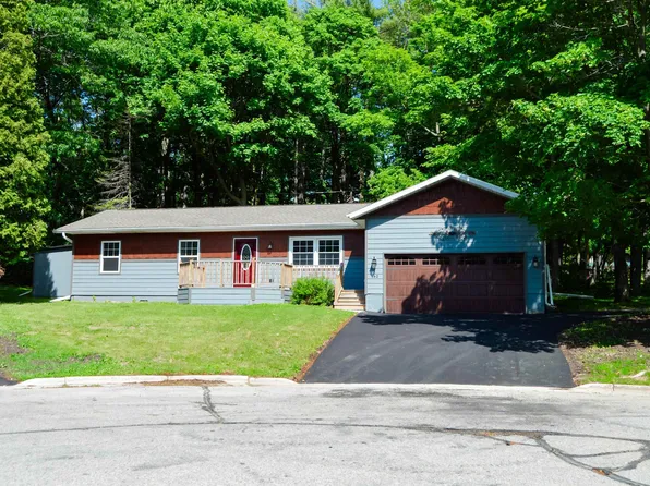 462 N 7th Pl, Sturgeon Bay, WI 54235