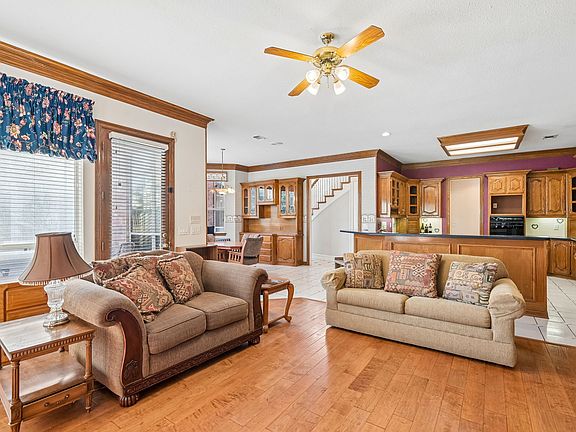 5th image of 4009 Rosebud Dr