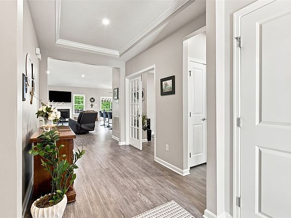 4th image of 110 Greystone Dr