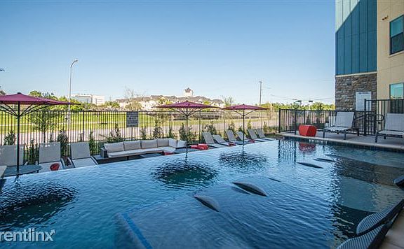 medium-The_Vue_pool_2