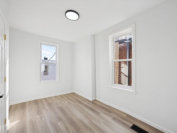 5th image of 713 S Ithan St