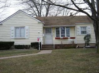 64 Chestnut St, Edison, NJ 08817