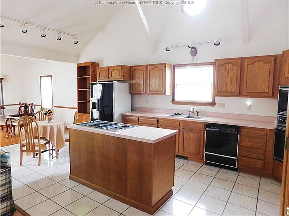 2nd image of 5220 Lee Ln