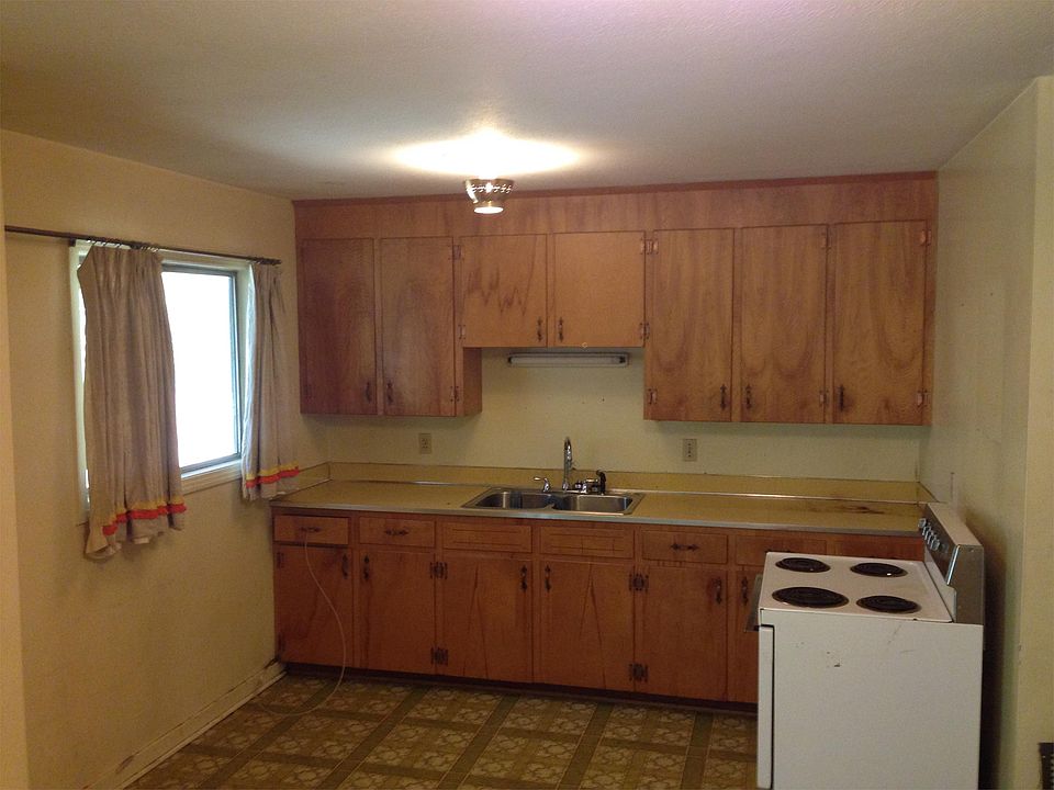 147 Chatham Cir Kitchen