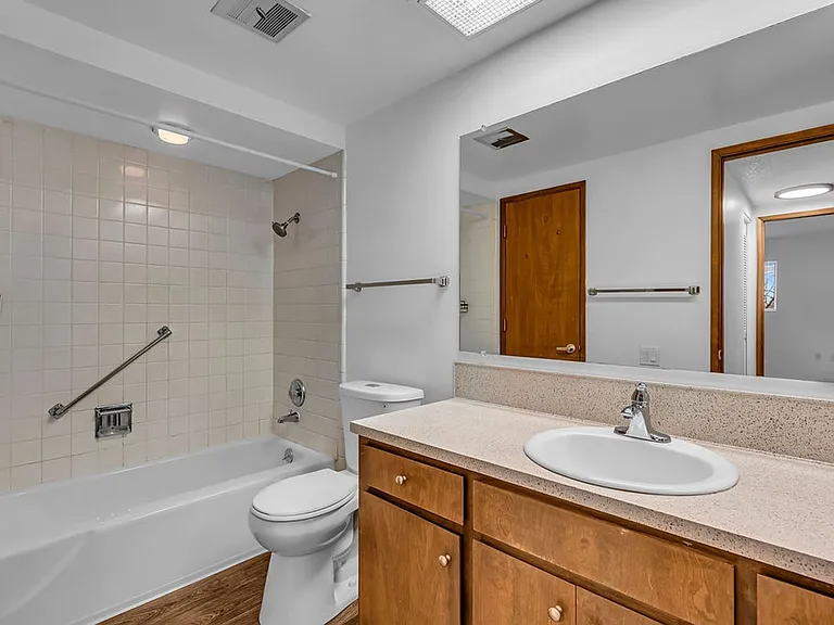 Kingcity Apartments — Photo 45