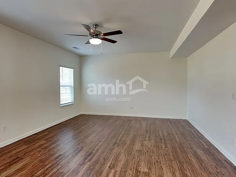 553 Larragan Dr — Photo 6