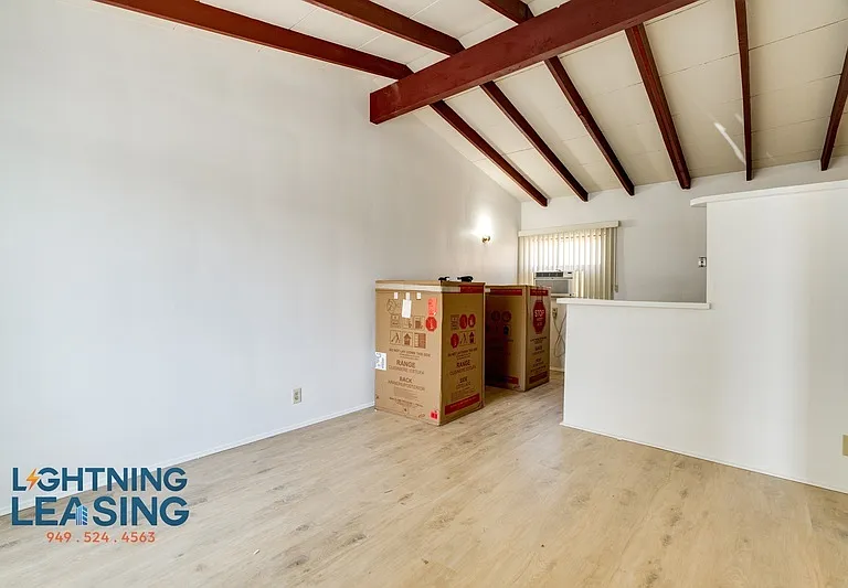 7910 Willis Ave #4 — Photo 10