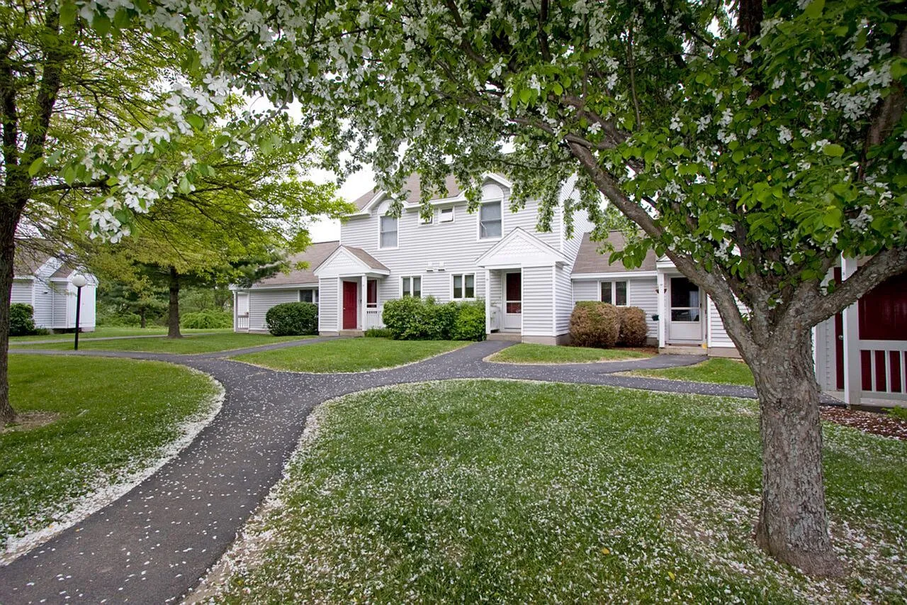 Tamarlane Apartments — Photo 2