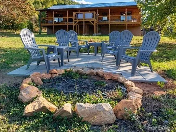 199 Brookview Ln, Whittier, NC 28789