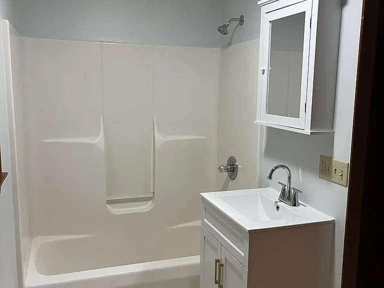 162 Cedar Swamp Rd #B — Photo 8