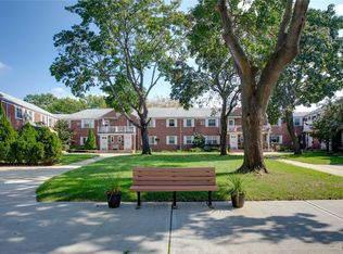 26034 75th Ave, Glen Oaks, NY 11004