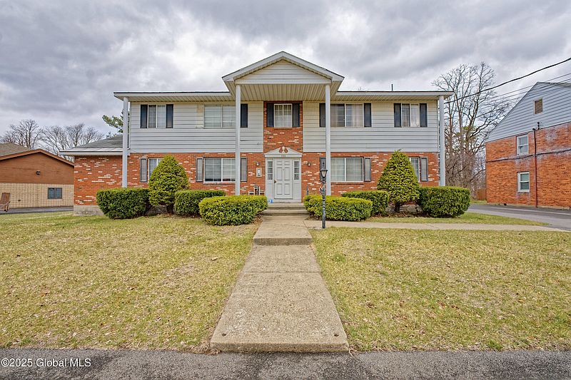 2nd image of 233 Jackson Avenue