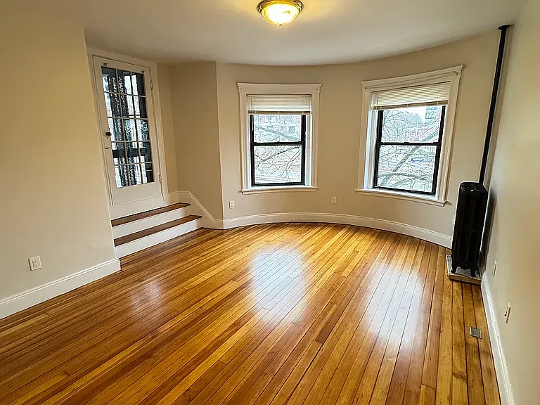 3 bed, 1300 sqft, $3,995 — Photo 4