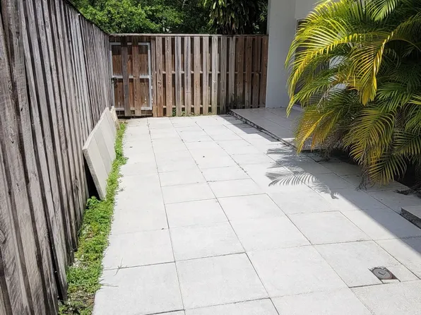 9611 SW 77th Ave #A, Miami, FL 33156