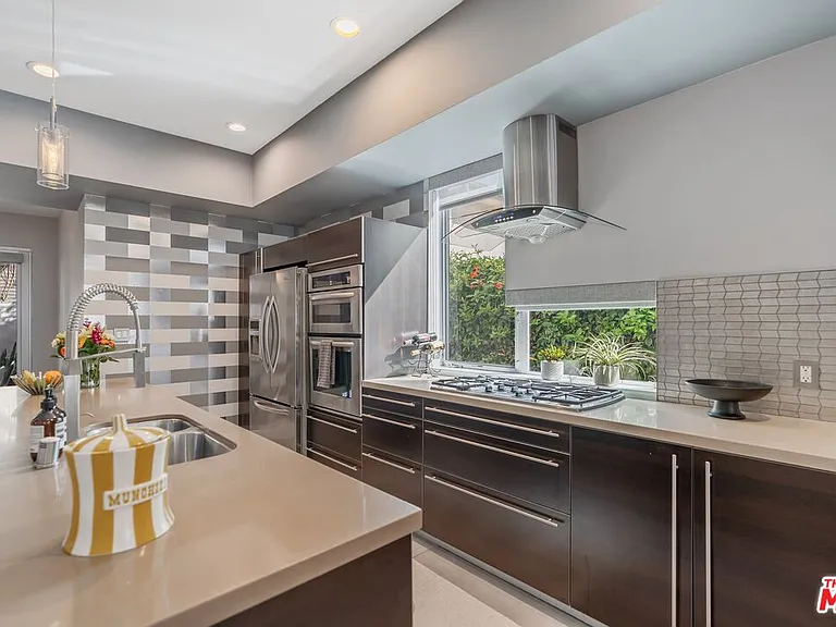 1250 N Harper Ave #302 — Photo 10
