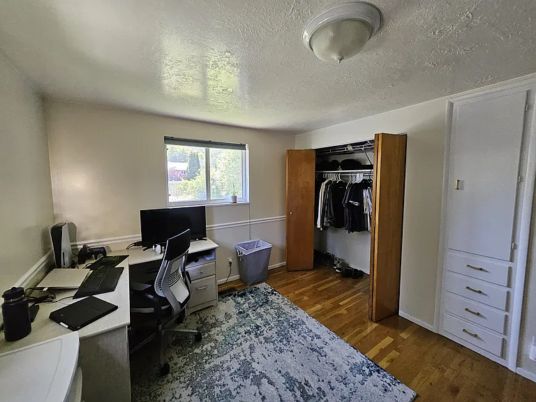 1230 E Manor Cir — Photo 3
