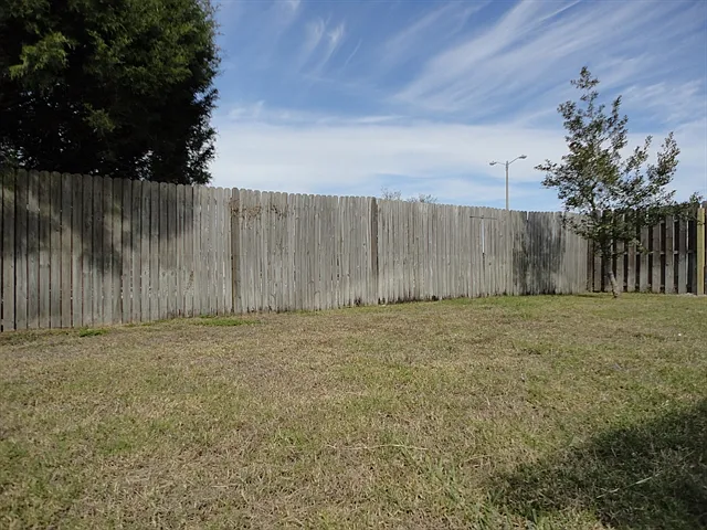 12024 Cedarfield Dr — Photo 14
