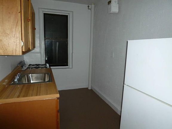 3rd image of 945 E 94th St APT 3C