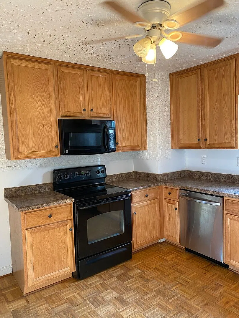 Charming 3-Bedroom Home for Rent $1,400/Month — Photo 4