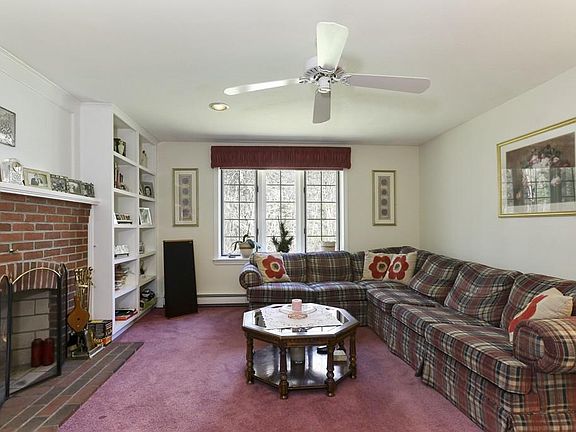 5th image of 217 Old Washington St