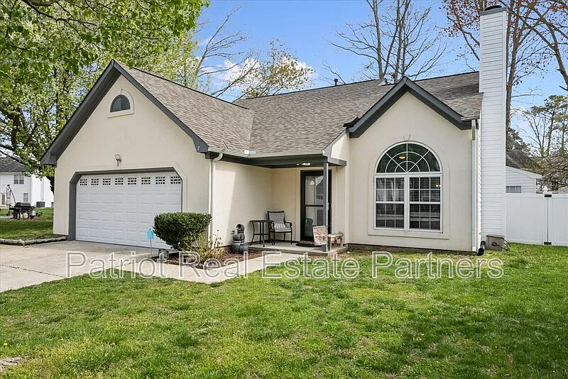 3 bed, 2.5 bath, 2295 sqft, $2,800 — Photo 1