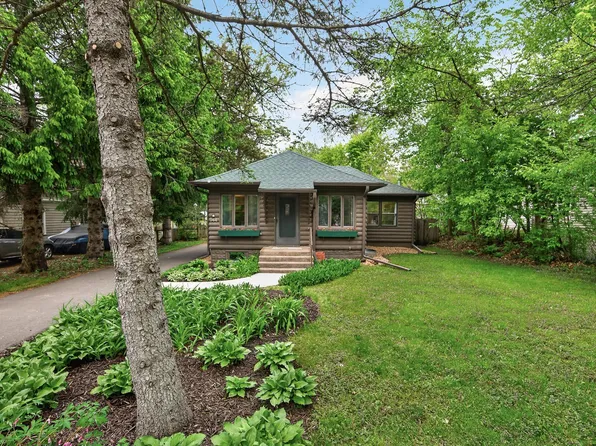 944 Mahtomedi Ave, Saint Paul, MN 55115