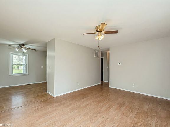 3rd image of 1077 West Dr