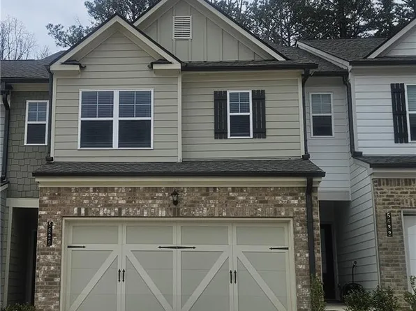 5629 Overview Dr, Flowery Branch, GA 30542