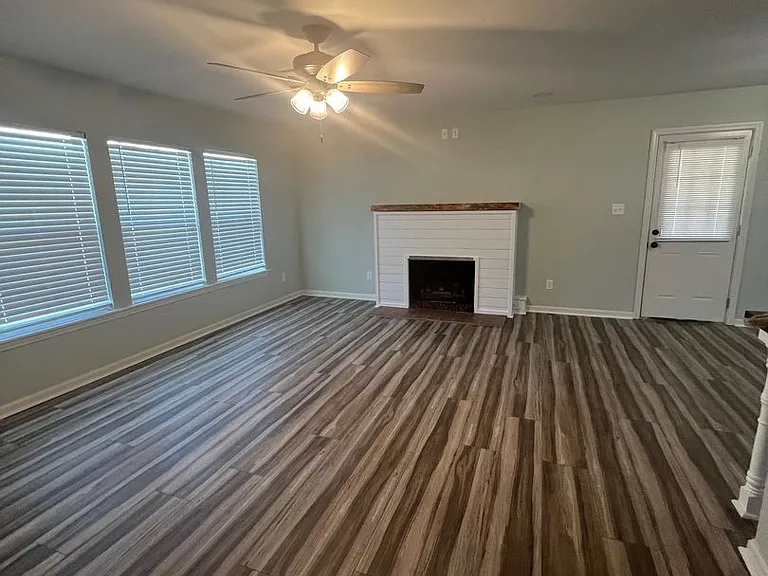 1002 Holly St — Photo 6
