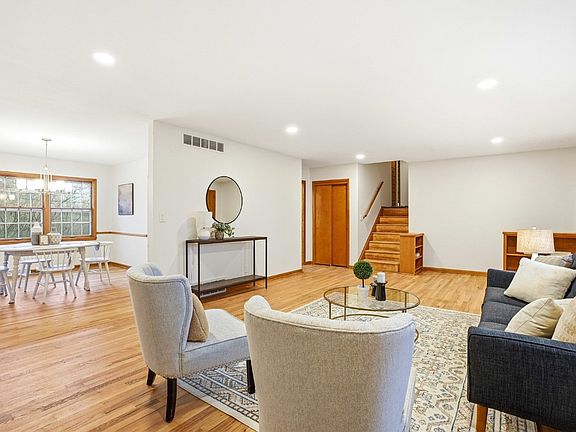 3rd image of 420 Terrace Rd