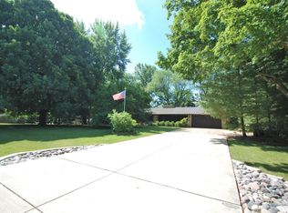 5319 N Big Hollow Rd, Peoria, IL 61615