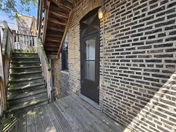 2nd image of 951 W Armitage Ave APT 2R