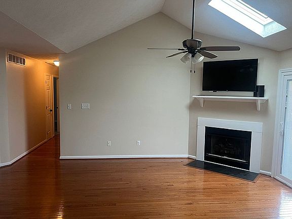 5th image of 120 Southcreek Dr
