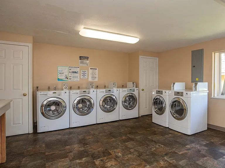Fairwood Apartments — Photo 32