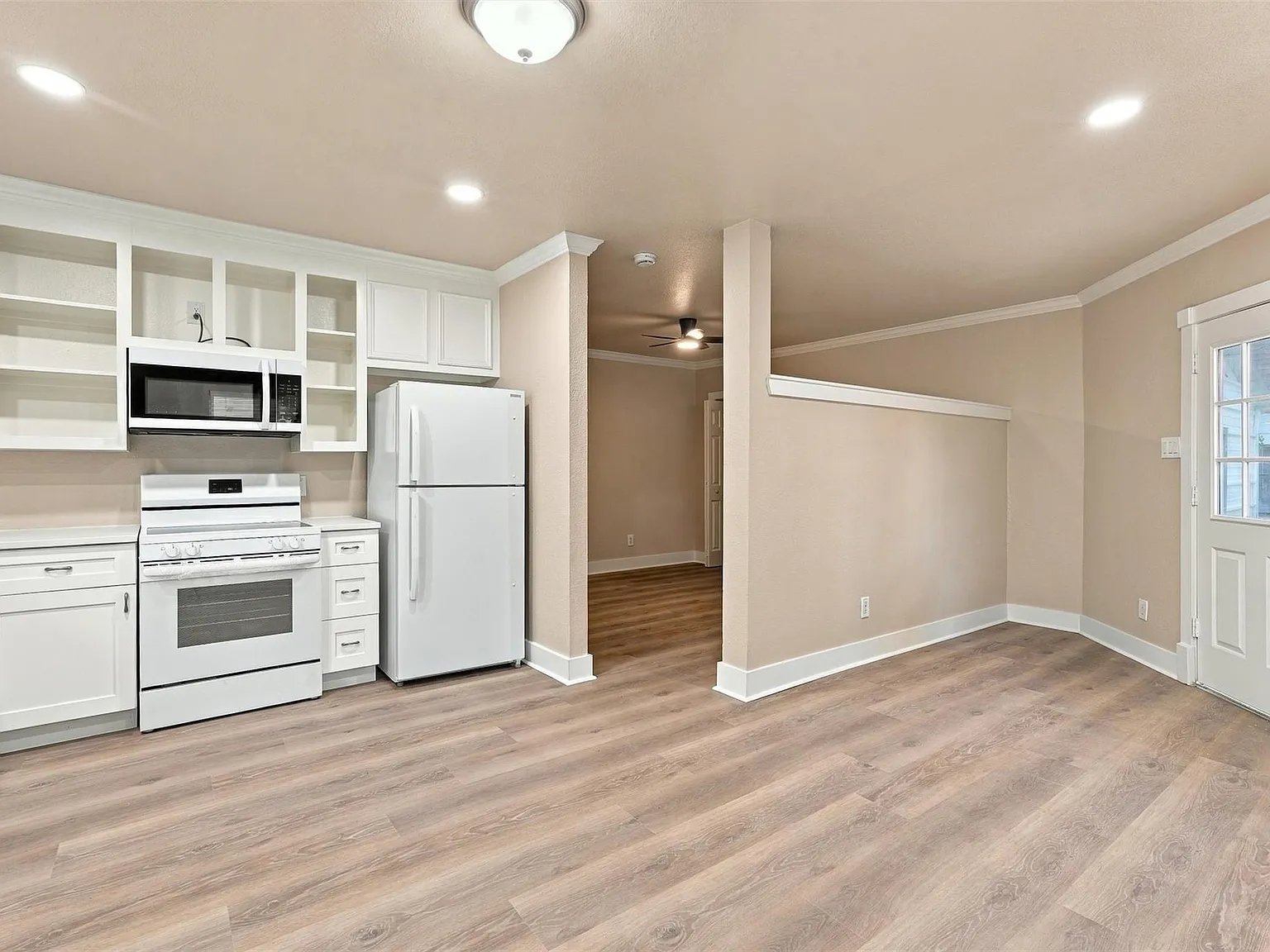 1 bed, 1.0 bath, $1,100 — Photo 4
