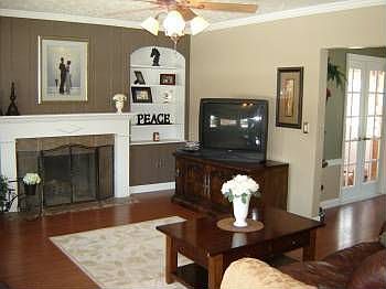 4th image of 1617 Grenham Pl