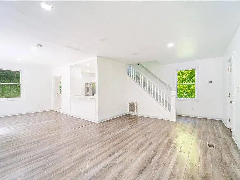 629 South Rd — Photo 8