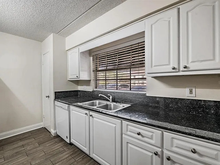 120 S Church Ave #101 — Photo 9