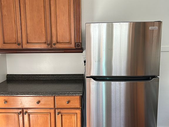 3rd image of 821 Leontine St