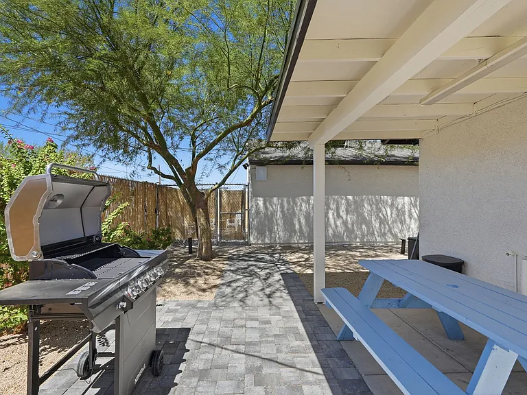 1421 E Roosevelt St #1 — Photo 22