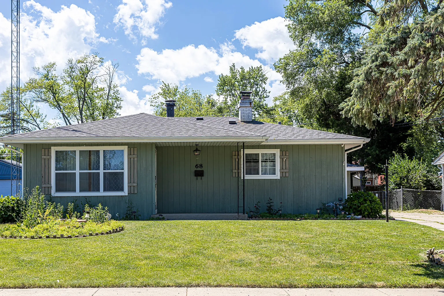 68 Birch St photo 1