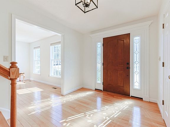 5th image of 24 Russet Hill Rd