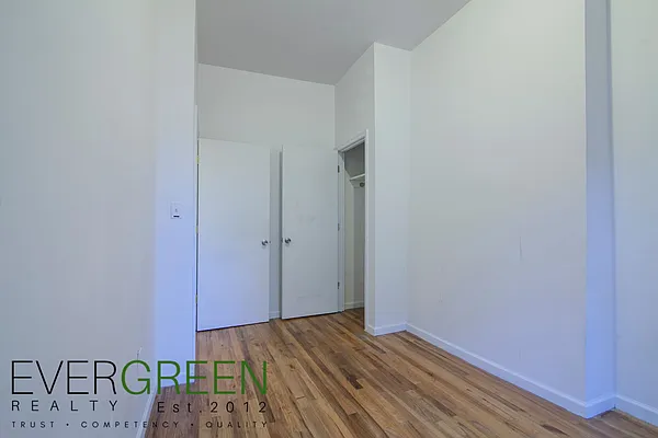 Rented by Evergreen Apartments BK | media 12