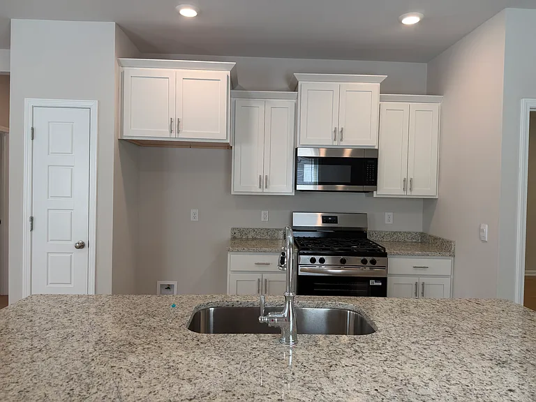 410 Hidden Reed Ct — Photo 6