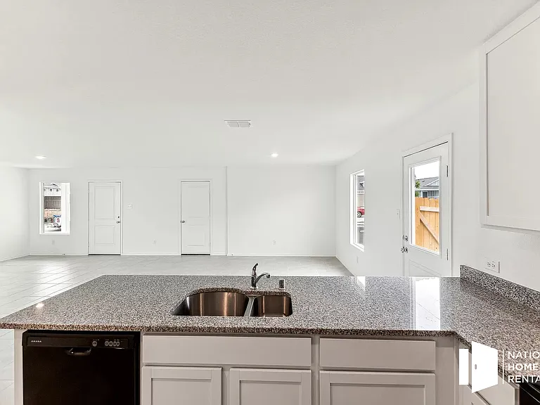 9733 Skyhawk Ave — Photo 4