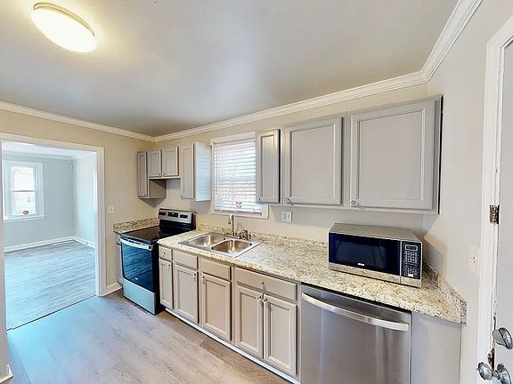 3rd image of 2320 Vanderbilt Rd