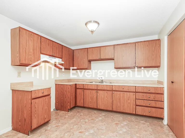 6240 Greenfield Way — Photo 13