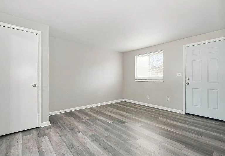 141 Stevens Ave — Photo 4